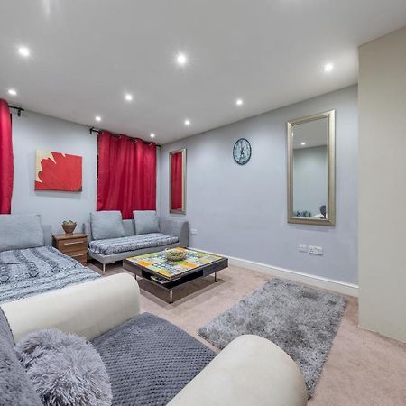 Elegant And Chic 2-Bedroom Basement Apartment In Paddington Londyn Zewnętrze zdjęcie
