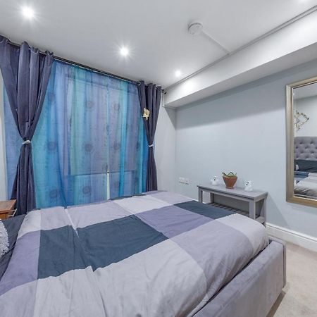 Elegant And Chic 2-Bedroom Basement Apartment In Paddington Londyn Zewnętrze zdjęcie