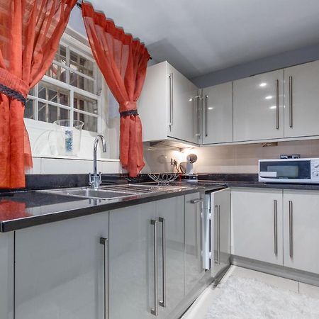 Elegant And Chic 2-Bedroom Basement Apartment In Paddington Londyn Zewnętrze zdjęcie