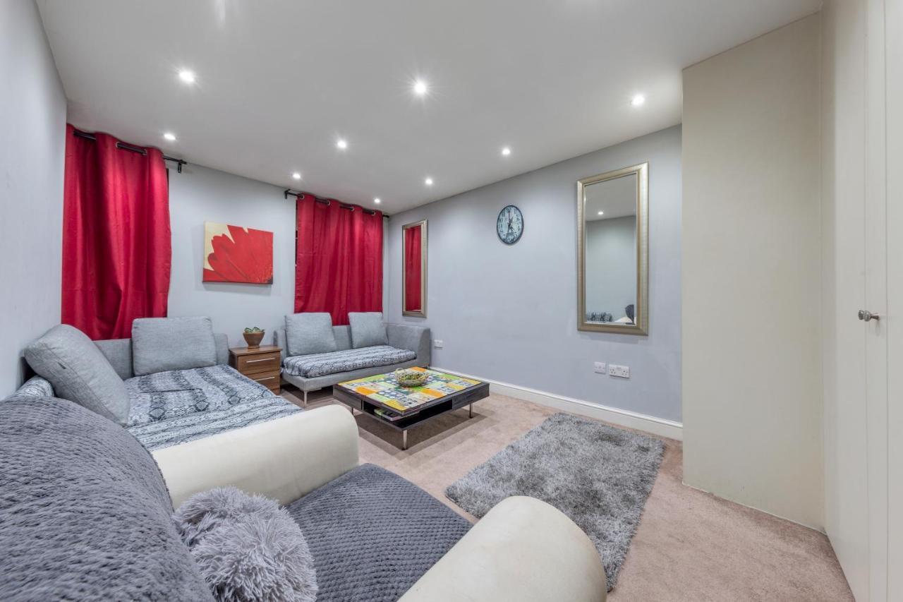 Elegant And Chic 2-Bedroom Basement Apartment In Paddington Londyn Zewnętrze zdjęcie