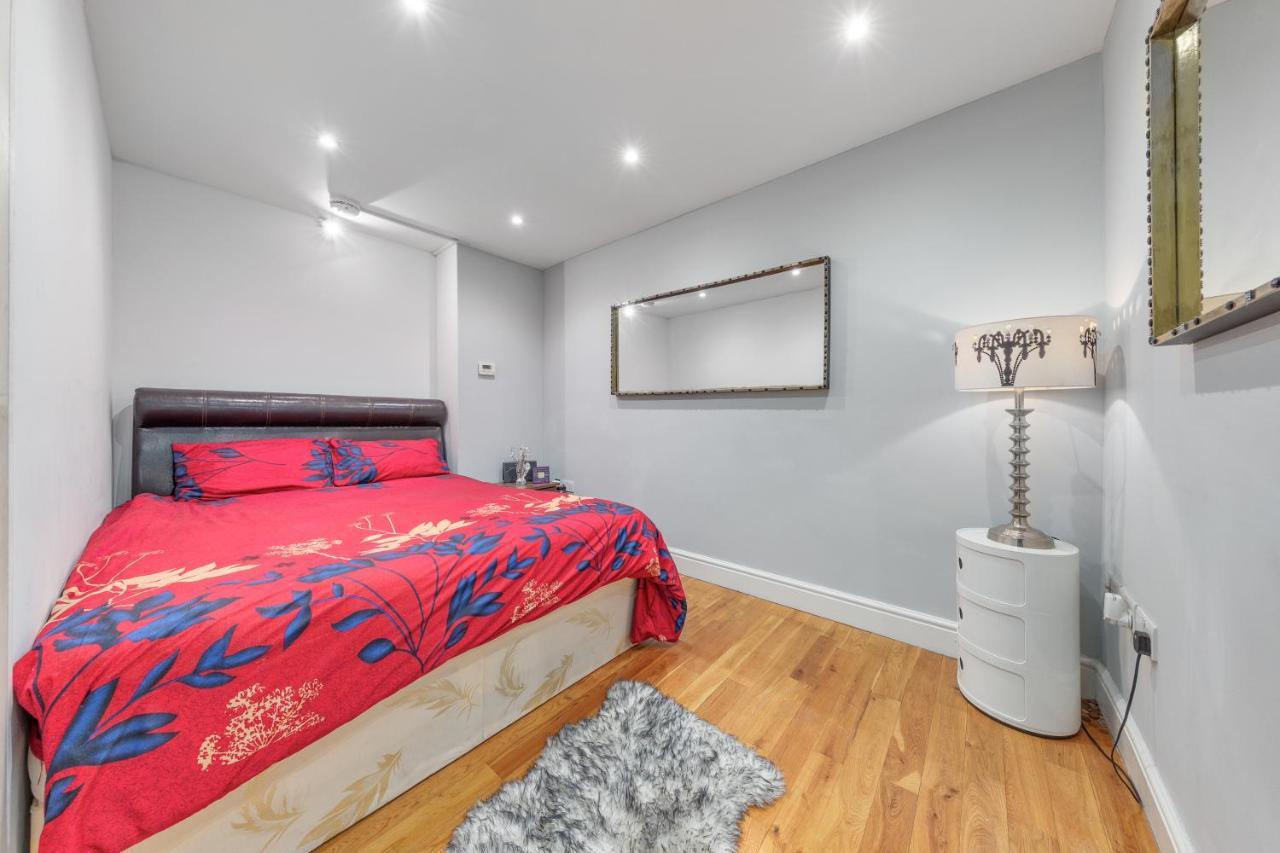 Elegant And Chic 2-Bedroom Basement Apartment In Paddington Londyn Zewnętrze zdjęcie