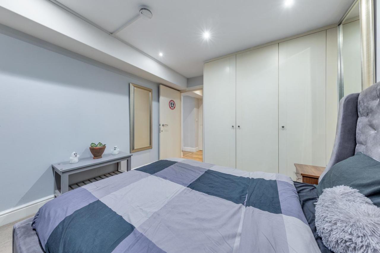 Elegant And Chic 2-Bedroom Basement Apartment In Paddington Londyn Zewnętrze zdjęcie
